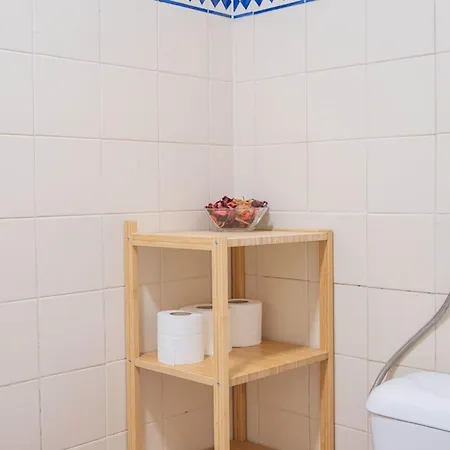 Cozy Bica Flat With Balcony 아파트 리스본