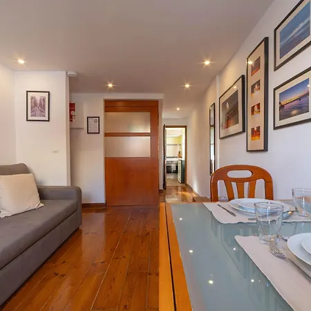 Cozy Bica Flat With Balcony 아파트