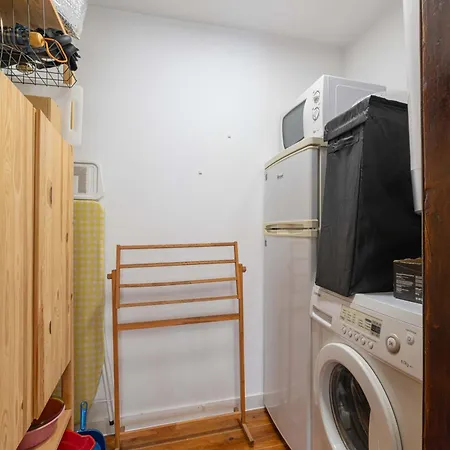 Cozy Bica Flat With Balcony 아파트 *