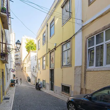 Cozy Bica Flat With Balcony * 리스본