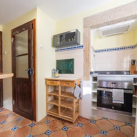 Апартаменти Cozy Bica Flat With Balcony Лісабон