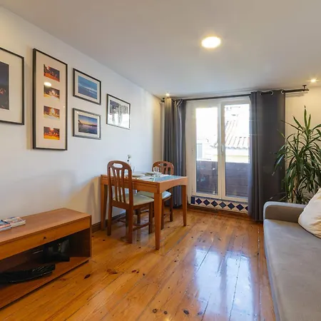 公寓 Cozy Bica Flat With Balcony